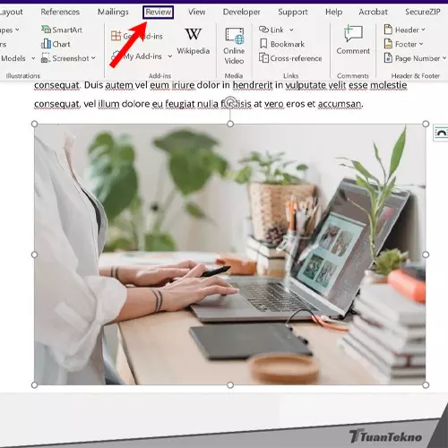Langkah 4 - Cara Mengunci Gambar di Microsoft Word